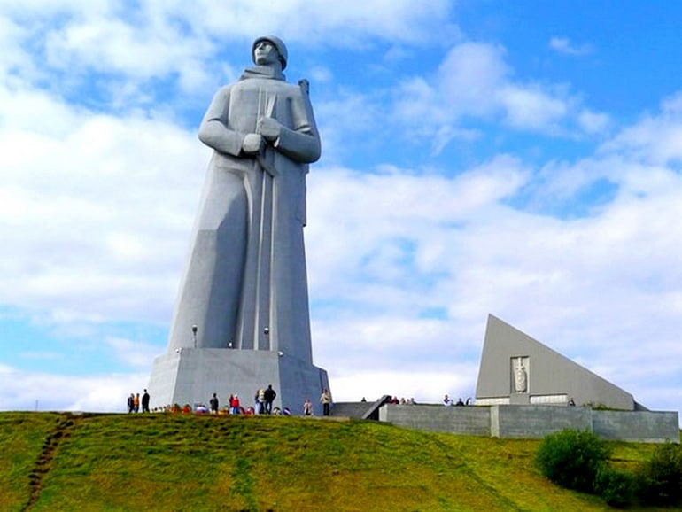 Фото памятника алеши мурманск