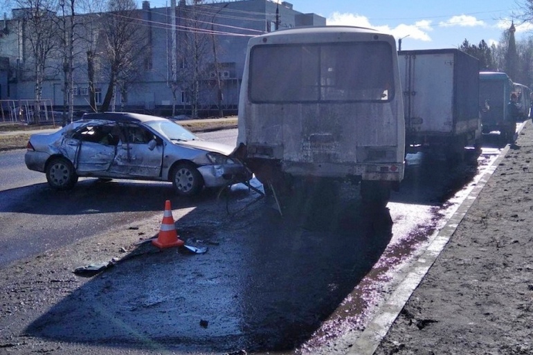 ДТП С автобусом Архангельск. ДТП на Дзержинского Архангельск. Авария в Архангельске 24 мая 23б. Новости Архангельска сегодня происшествия.