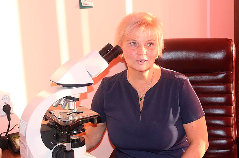Руководитель клинико-диагностической лаборатории ЦМСЧ-58 Ирина Роговая. Фото Анатолия Шатрова